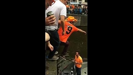 Two Drunks Literally Crash a Party Boat