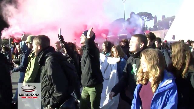 Corteo studenti, in piazza contro il Jobs Act: Il futuro è nostro, riprendiamocelo
