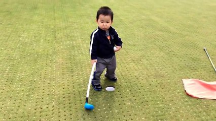Crise d'un enfant de 2 ans en pleine partie de golf