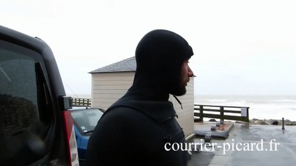 Surfeur dans la tempête à Mers-les-Bains