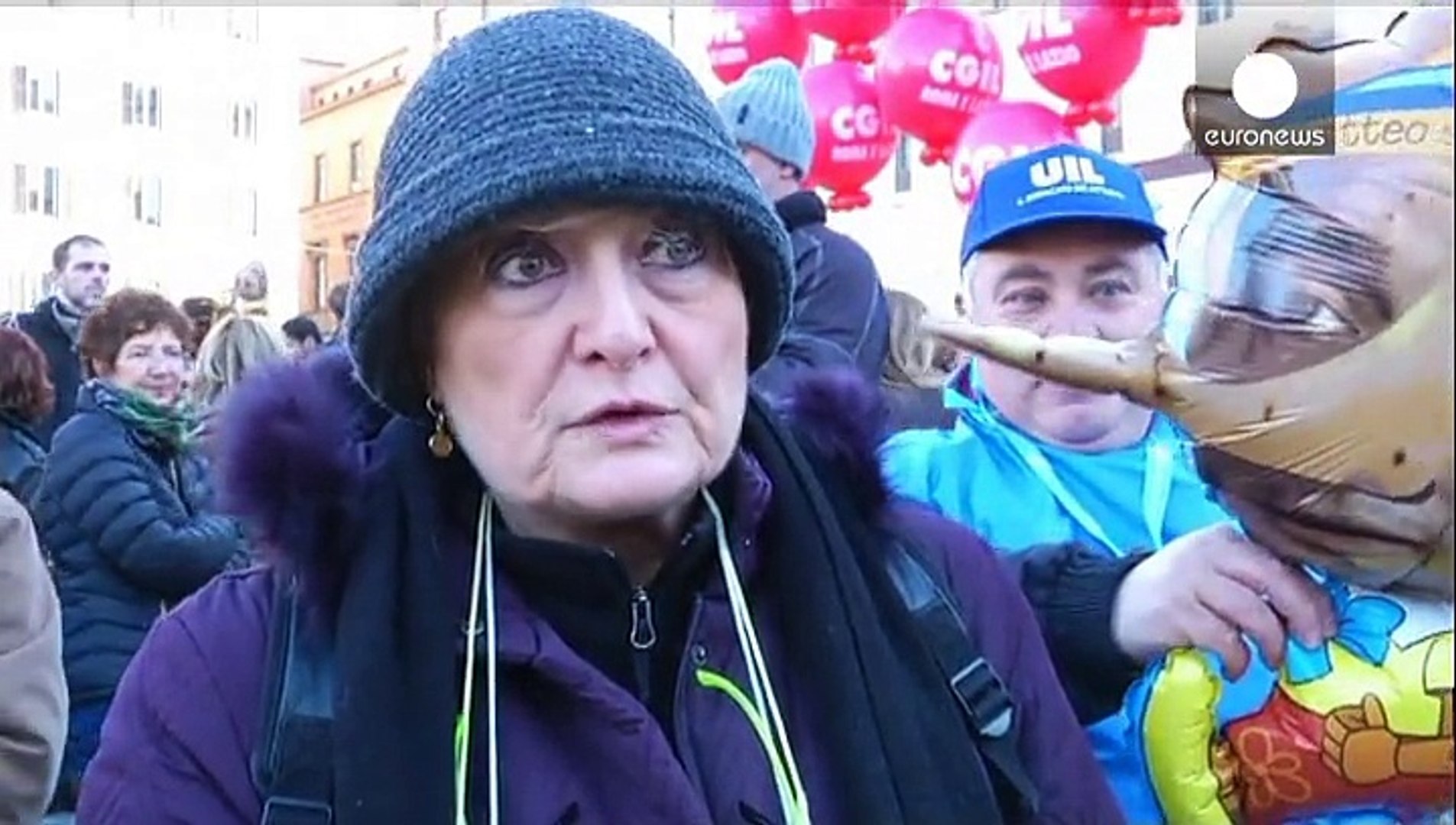 ⁣Италия: столкновения демонстрантов с полицией в ходе всеобщей забастовки