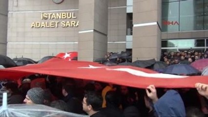 Gözaltı Tweet'iyle İlgili Adliye Önünde Açıklama