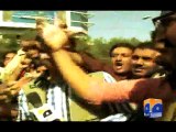PTI workers attack Geo News van, Reporters,Abuse Anchorperson Update-Geo Reports-12 Dec 2014