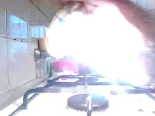 Çay bardağında çakmak taşı patlatmak