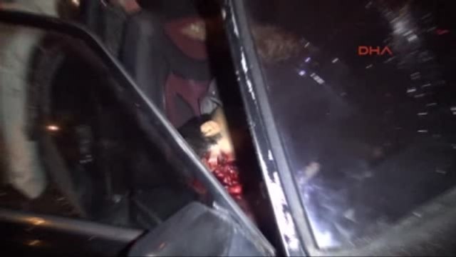 Kütahya Kamyonetten Düşen Demir, Otomobilin Ön Camından Girdi: 1 Ölü, 3 Yaralı