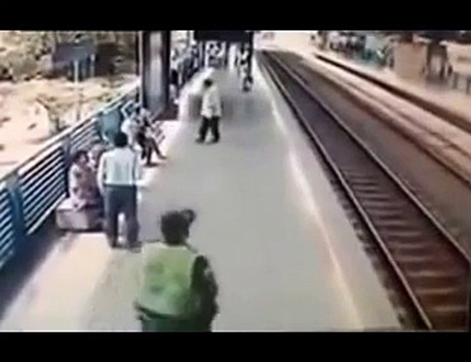 Lightning fast cop stops a suicide