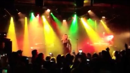 Kayna Samet en concert : Une ambiance de dingue !