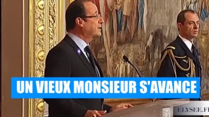 François Hollande chante "Vive le vent"