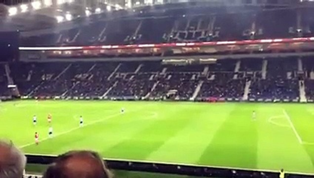 Benfiquistas desejam um bom Natal aos adeptos do Porto