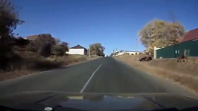 سائق ينجو بأعجوبة من حادث سير