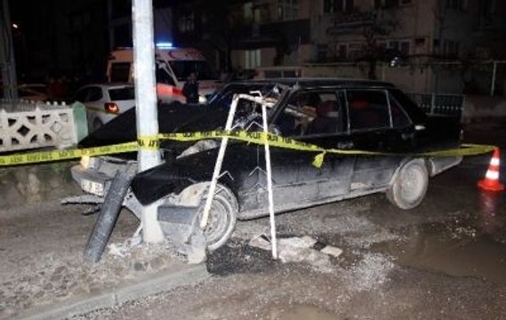 Kamyondan Düşen Demir Sürücüye Saplandı