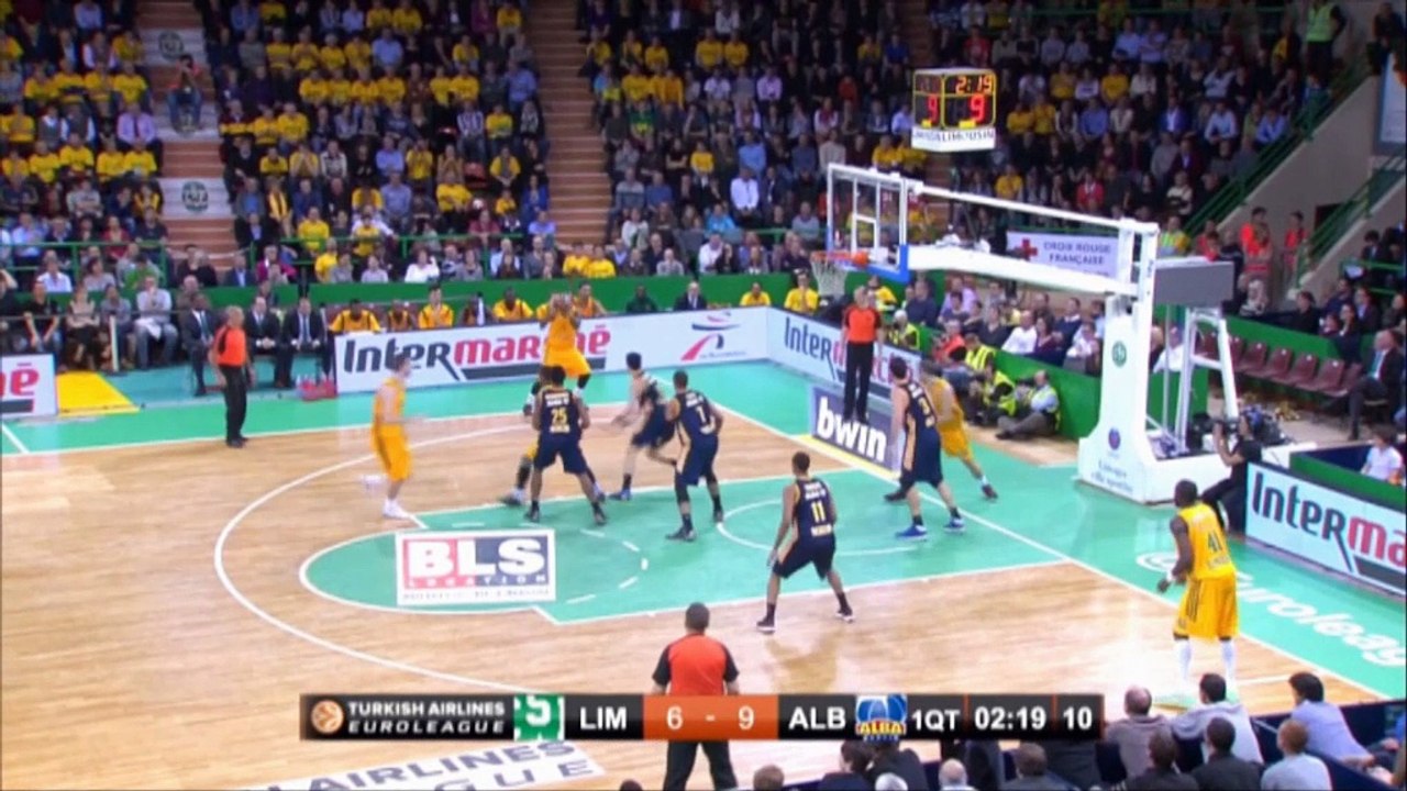Alba Berlin hält deutsche Fahne hoch