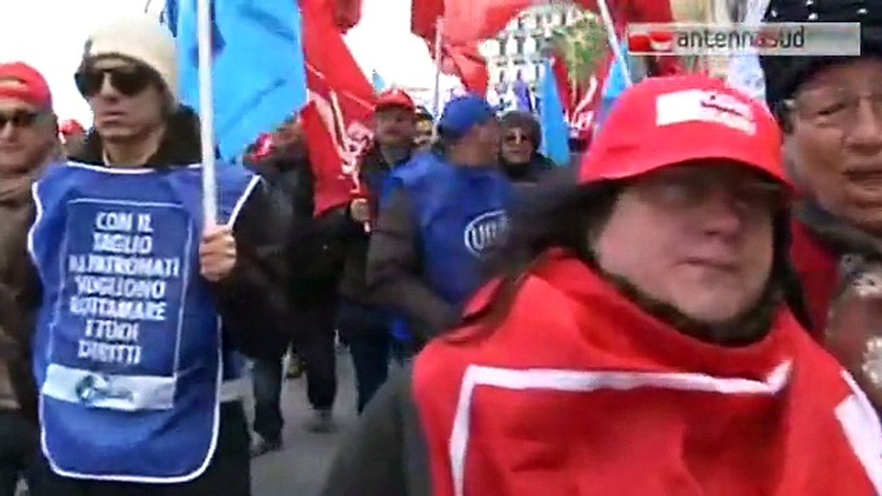 TG 12.12.14 Sciopero generale, a Bari oltre 8mila in piazza