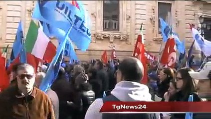 Tải video: Sciopero Generale Nazionale: Sindacati, lavoratori e pensionati tutti in piazza