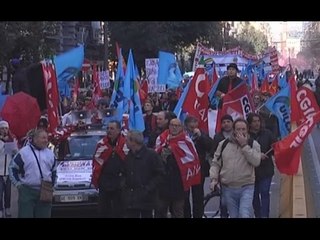 Napoli - Sciopero generale, lavoratori e studenti in piazza -2- (12.12.14)