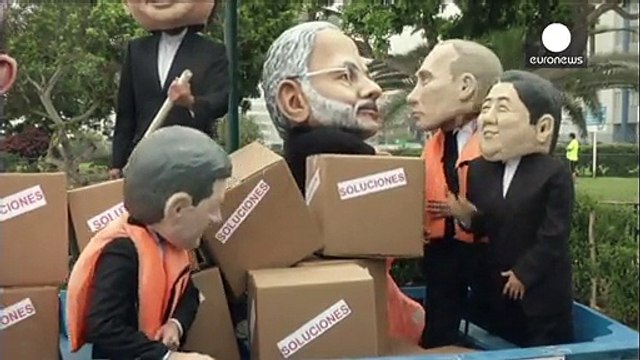 Lima: prolungata la conferenza sul clima, si tenta l'accordo in extremis