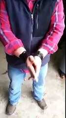 Technique secrète pour se libérer les poignets de ruban adhésif