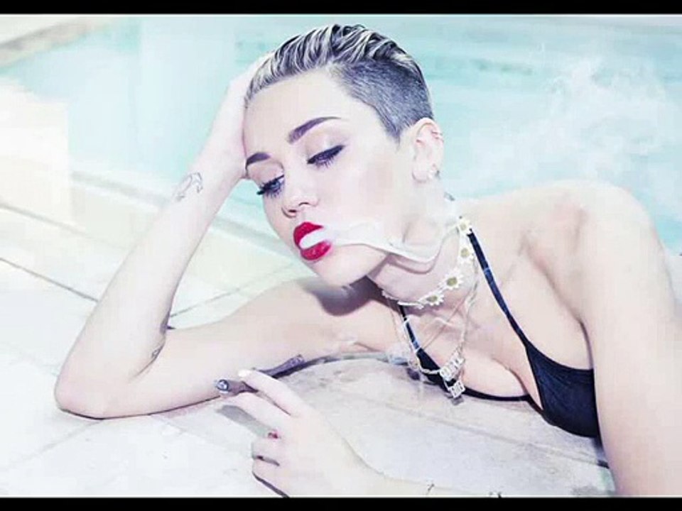 Miley Cyrus - Party In The USA Karaoke