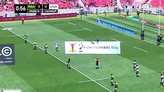 Rugby: A terre, un streaker se prend un méchant coup de pied de Perry Baker