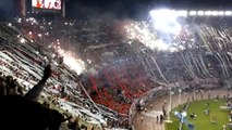 Le plus spectaculaire accueil de supporters - River Plate vs Atlético Nacional - Copa Sudamericana 2014