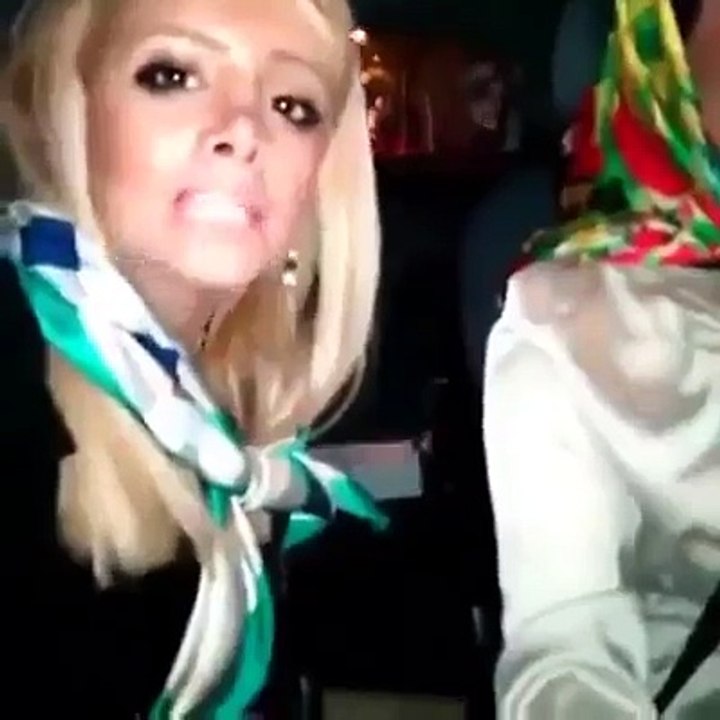 Voilà ce qui arrive quand on se film au volant ^^