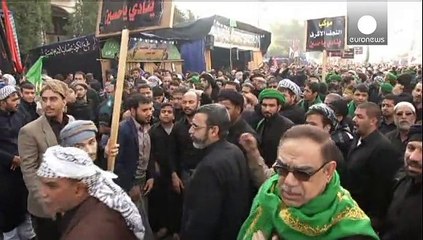 Peregrinos respondem às ameaças dos radicais com enchente em Kerbala