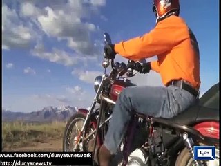 Dunya News - Amazing man fly with his heavy bike
