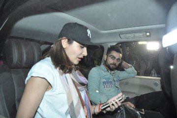 Anushka's boyfriend Virat sees PK before everyone else!