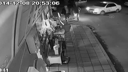 Gazeteyle Elini Kamufle Edip Hırsızlık Yaptı