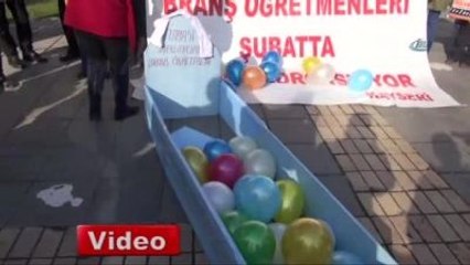 Atama Bekleyen Öğretmenlerden Mezarlı Eylem