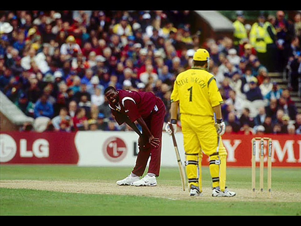 SHOAIB AKHTAR BOWLING WITH 100,2 MPH!!! RECORD SPEED...