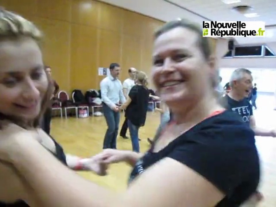 VIDEO. Festival de danse : petite leçon de west coast swing à Chauray