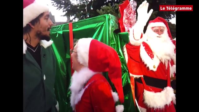 Lannion. Premier bain de foule pour le Père Noël