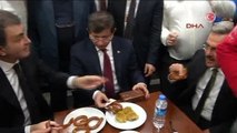 Adana Davutoğlu'na Vatandaşlar da Büyük İlgi Gösterdi