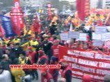 İşçiler memurlar AKP'ye karşı yürüdü!