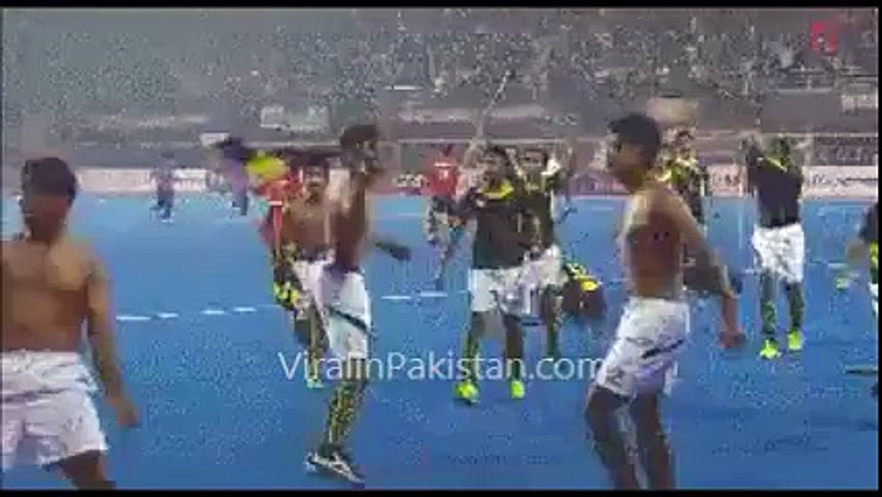 Pakistan Hockey Team Celebrates after winning against India