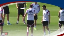 Cristiano Ronaldo hace un caño a James y bromea como Niño| Entrenamiento Real Madrid 2014