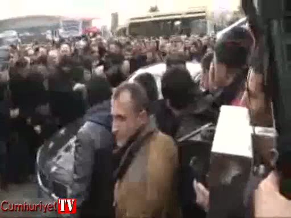 Hakan Şükür Zaman Gazetesi'ne gitti