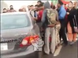 Car driver abusing PTI female and other workers in Lahore
