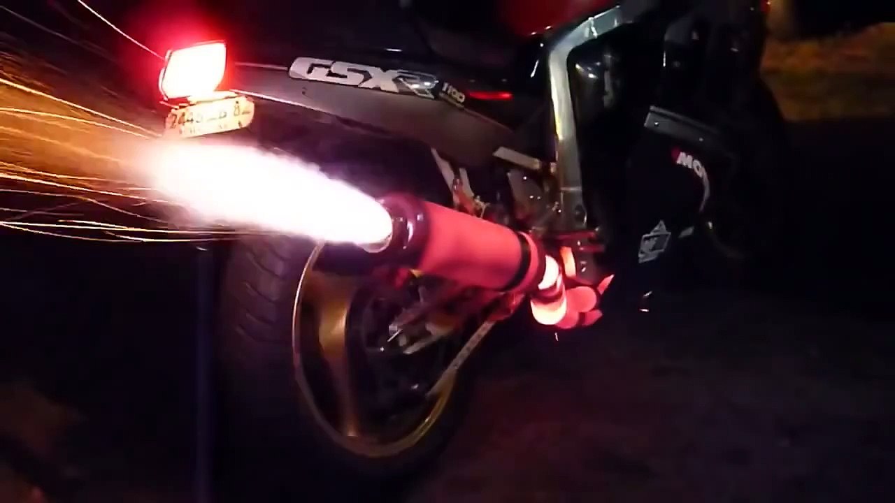 Ateş Püsküren Egzoz - Araba Tutkum