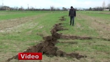 Şiddetli Yağış Tarlayı İkiye Böldü