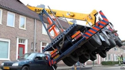 Hollandalı Gencin Evlilik Teklifi İçin Kiraladığı Vinç Devrildi