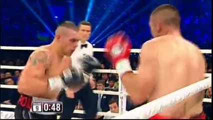 Усик нокаутом отстоял пояс чемпиона