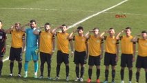 Futbolcular İstiklal Marşı'nı Asker Selamı Vererek Söyledi
