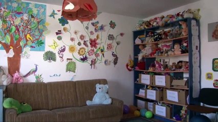 Minu Mititelu, preotul care adună sub acoperișul parohiei sale copii și oameni ai străzii