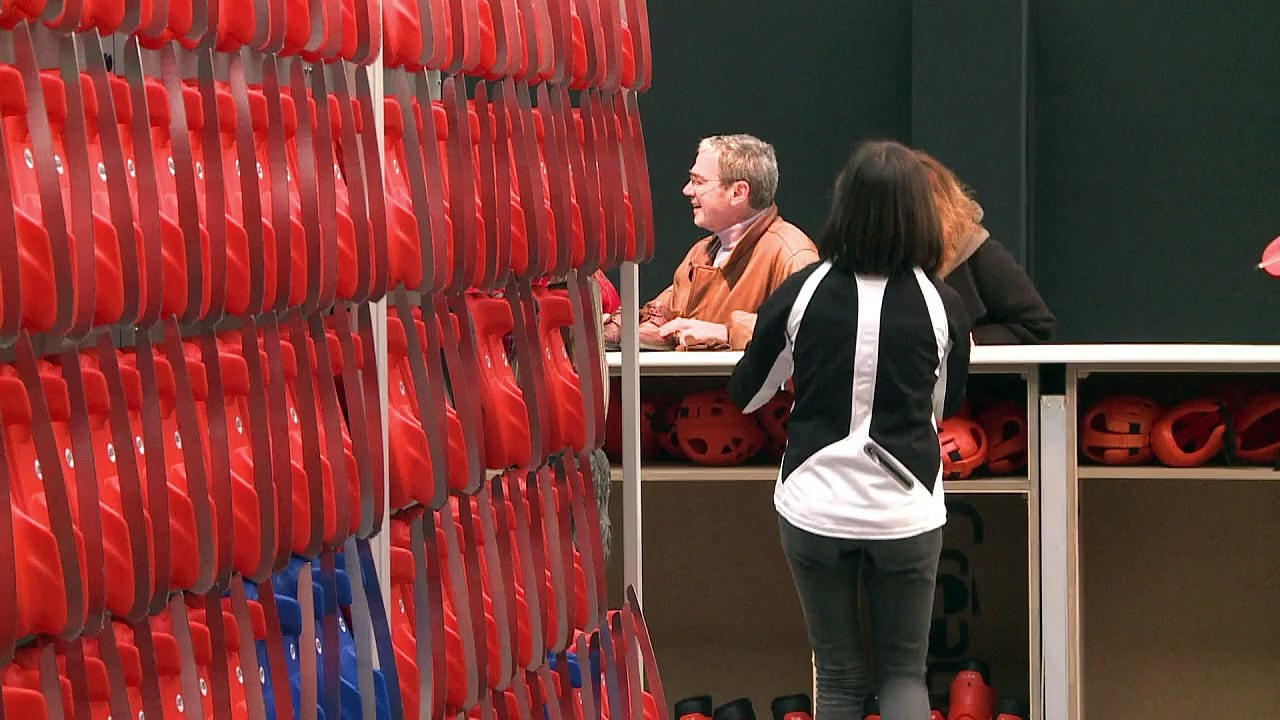 Paris: le Grand Palais transformé en patinoire géante