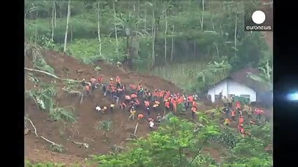 Continúan las operaciones de rescate tras el alud en la isla indonesia de Java