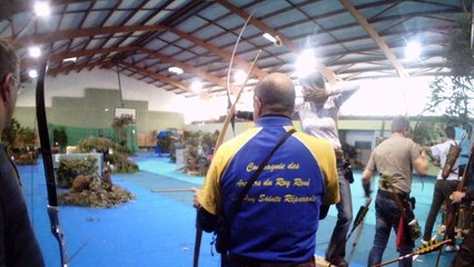 Pour changer un peu: tir à l'arc en salle...