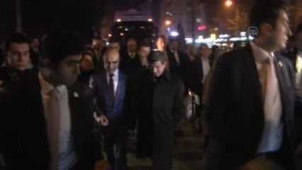 Başbakan Davutuoğlu ve Eşi Vatandaşlarla Sohbet Etti