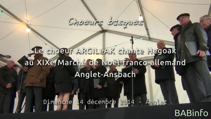 Le choeur Argileak chante Hegoak au marché de Noël d'Anglet
